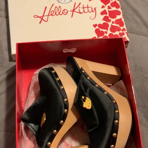 Hello kitty clogs - Picture 3 of 9
